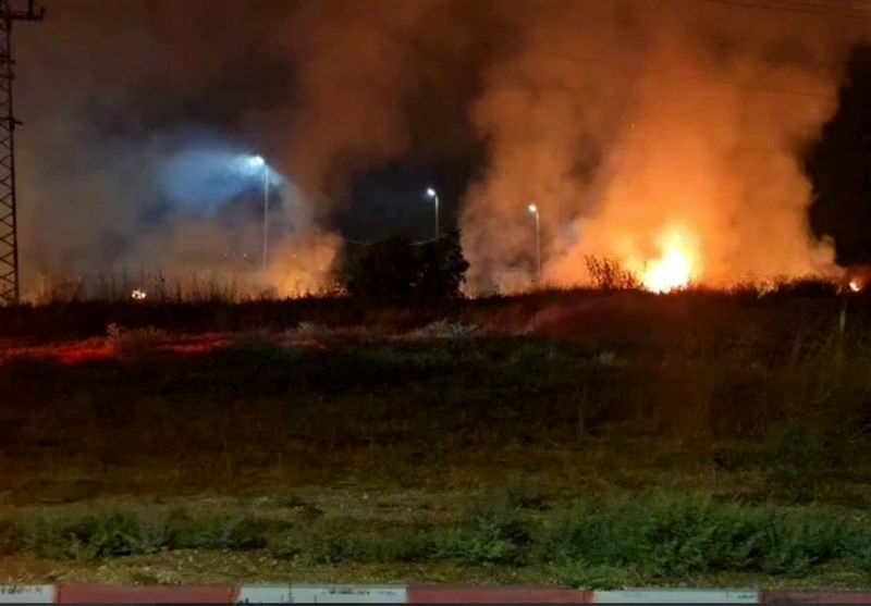  سوختن ۲۰ خودرو بر اثر حمله موشکی ایران به اسرائیل+ عکس 