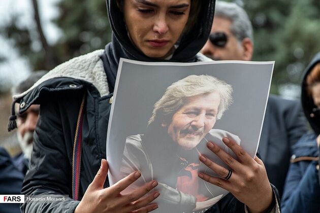 تصاویر هنرمندان در مراسم تشییع «تورج شعبانخانی»