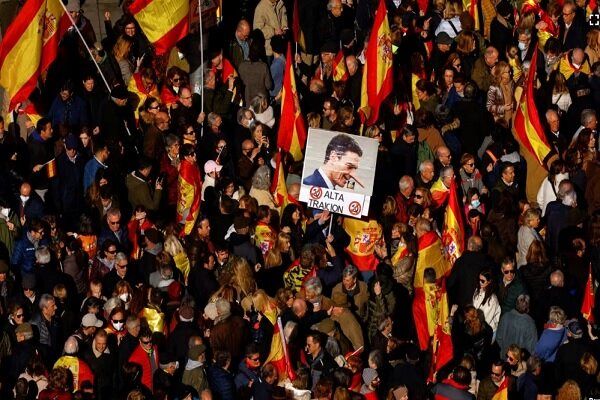 تظاهرات گسترده مردم اسپانیا علیه نخست‌وزیر این کشور