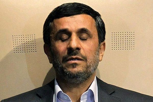 کنایه توئیتری احمدی‌نژاد به روحانی و حسین فریدون 