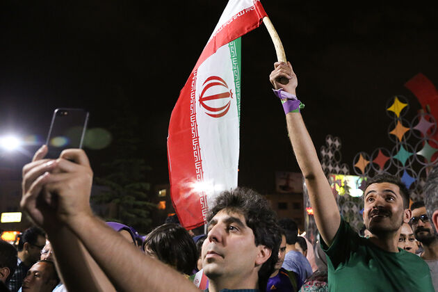 جشن و شادی مردم تهران برای پیروزی حسن روحانی