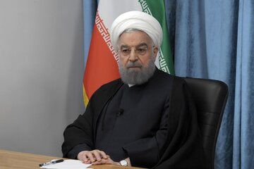 تهدید حسن روحانی در تجمع شبانه توسط یک فرد معمم!