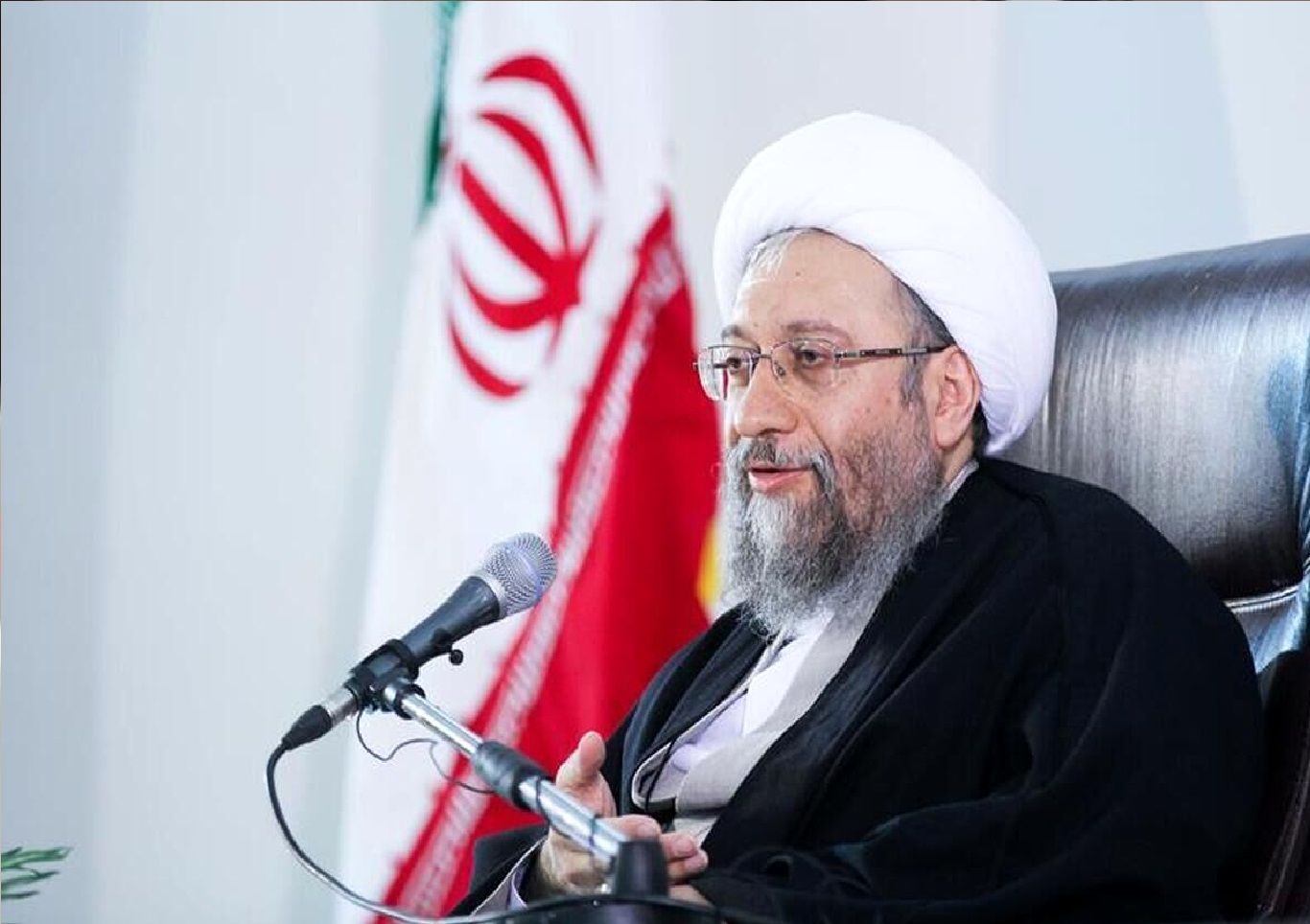 آملی لاریجانی: فکر می کردند با حمله و شهادت فرماندهان سپاه مردم ناراضی به میدان می آیند / آمریکا سیلی خورد