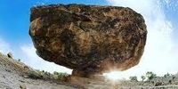 این سنگ عجیب ۱۵۰ سال بین زمین و هوا معلق است!+تصاویر