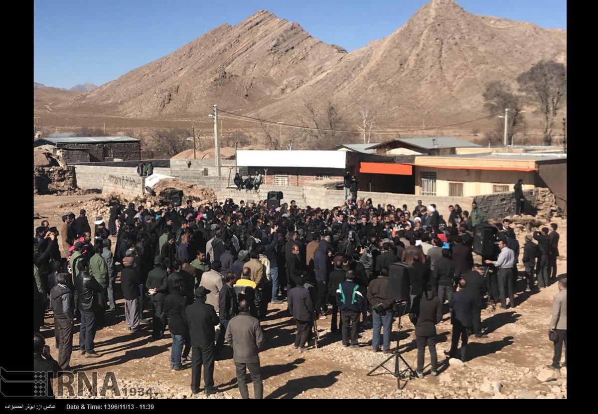 رئیس جمهوری در کانکس زلزله زدگان کرمان + عکس
