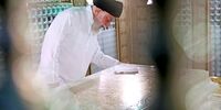 تصاویری از غبارروبی مضجع مطهر امام رضا(ع) با حضور مقام معظم رهبری