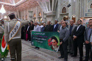 ادای احترام نمایندگان ادیان الهی به مقام امام خمینی ره + عکس