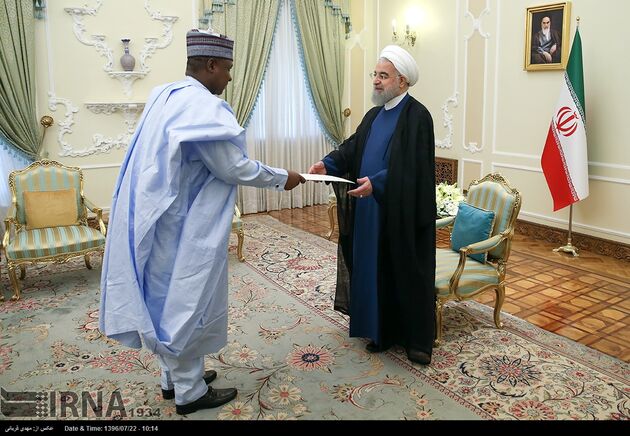 تقدیم استوارنامه سفرای جدید به روحانی
