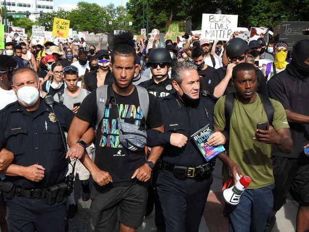 تصاویر منتخب اعتراضات سراسری آمریکا (۳)| «اتحاد رنگ‌ها علیه سفیدبرترپنداری»