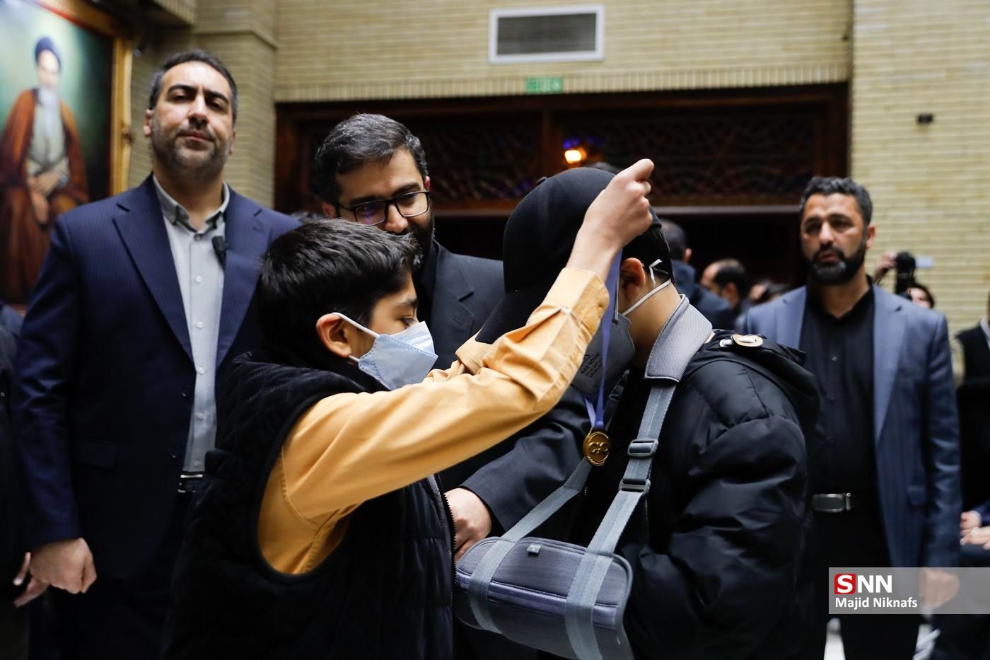 پزشکیان در مراسم ختم همسر و فرزندان سقاب اصفهانی/ اعضای دولت سیزدهم هم آمدند+تصاویر 