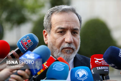 عراقچی: در حال حاضر هیچ مذاکره‌ای با آمریکا نداریم؛ تبادل پیام از طریق واسطه‌ها انجام می‌گیرد/توافق احتمالی با عمان درباره مسیرهای دریایی به معنای باز شدن تنگه هرمز نیست 