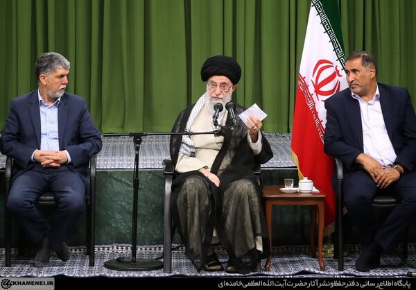 دیدار شاعران با رهبری