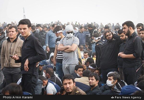 زائران اربعین در مرز مهران