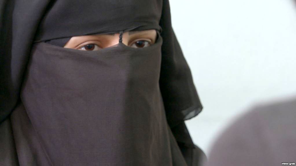 دختر داعشی کشف حجاب کرد + عکس