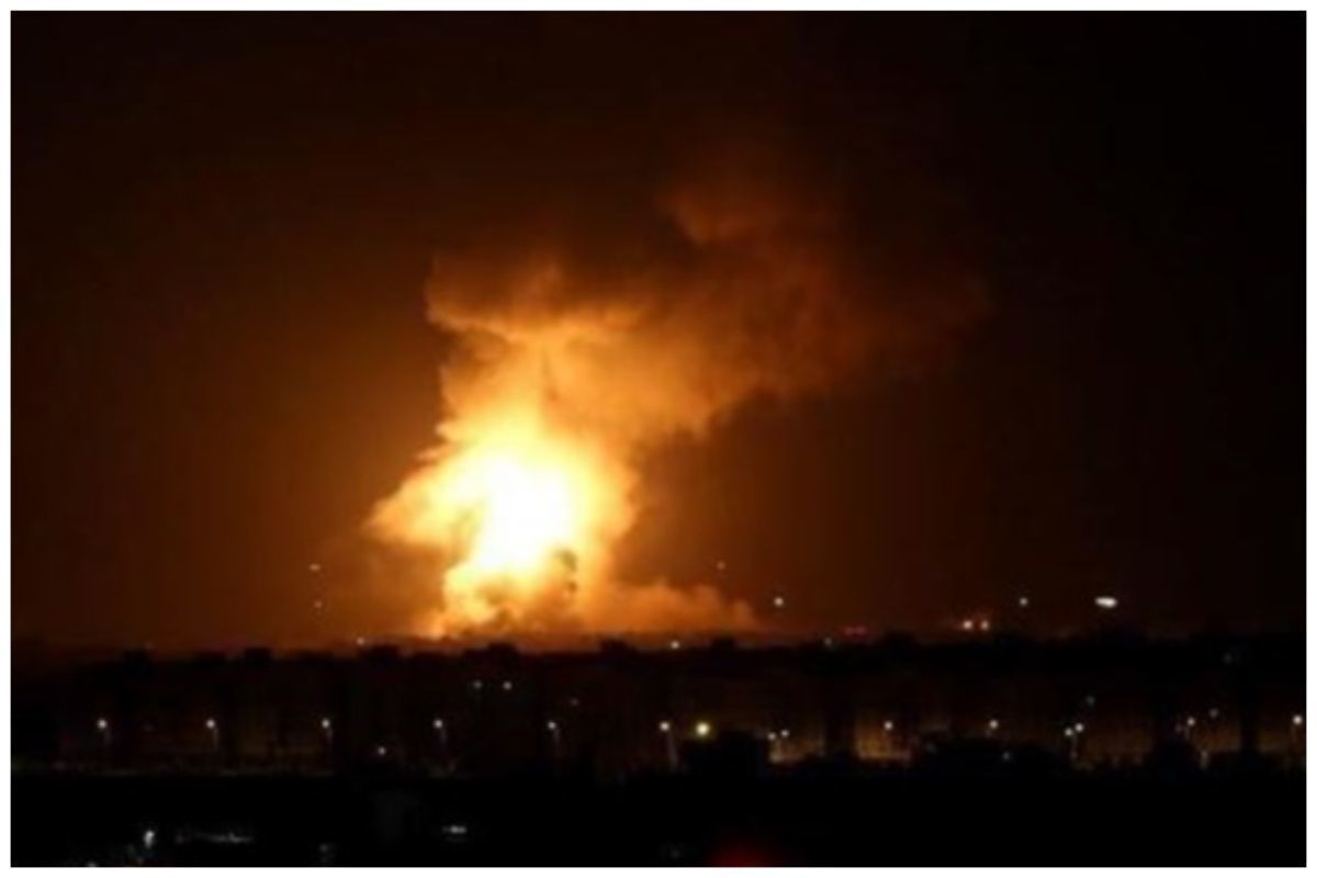 انفجارهای شدید در انبار مهمات نظامی این کشور + فیلم
