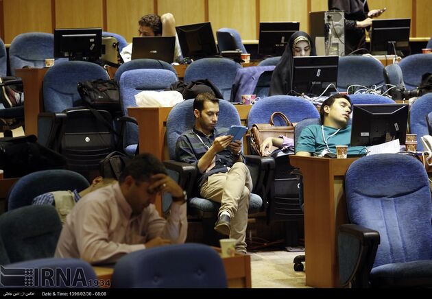 تصاویر انتظار خبرنگاران در شب اعلام نتایج انتخابات
