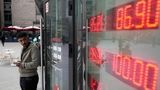وحشت از پهپادها در مسکو؛ روس‌ها در حال خارج کردن میلیاردها دلار از سیستم بانکی این کشور/ مردم ترجیح می‌دهند پول نقد خود را زیر بالشت نگه دارند