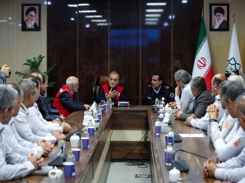  پزشکیان: ادامه درگیری به نفع هیچ‌کس نیست/ هر میزان که بتوان مسائل را با منطق مدیریت کرد، به نفع همگان خواهد بود/ عبور از چالش‌های پیش‌رو بدون حضور و حمایت مردم ممکن نیست