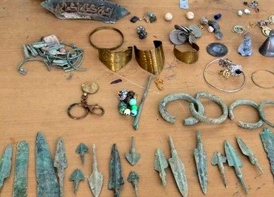 کشف ۴۰ قلم اشیاء عتیقه با قدمت هزار سال در گنبدکاووس