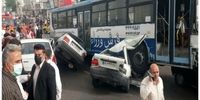 تصادف وحشتناک اتوبوس با پنج سواری / خودروها له شدند + فیلم و عکس