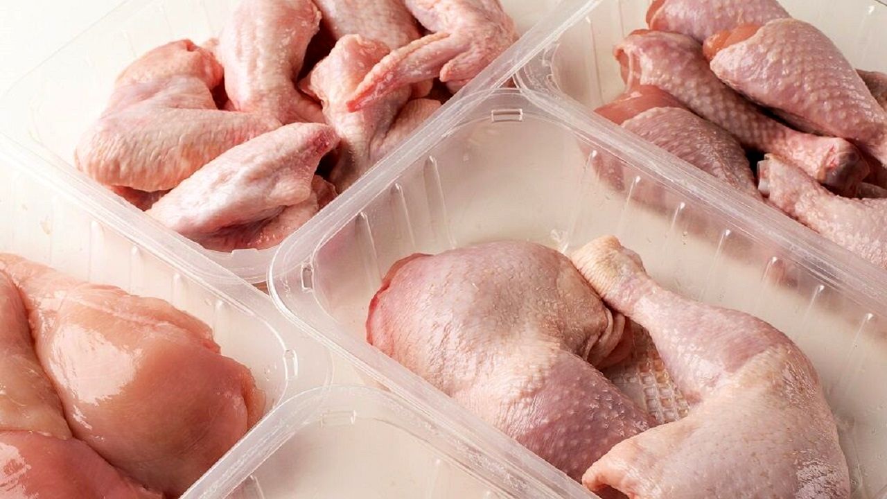 عرضه روزانه هزار تن مرغ منجمد و گرم به بازار
