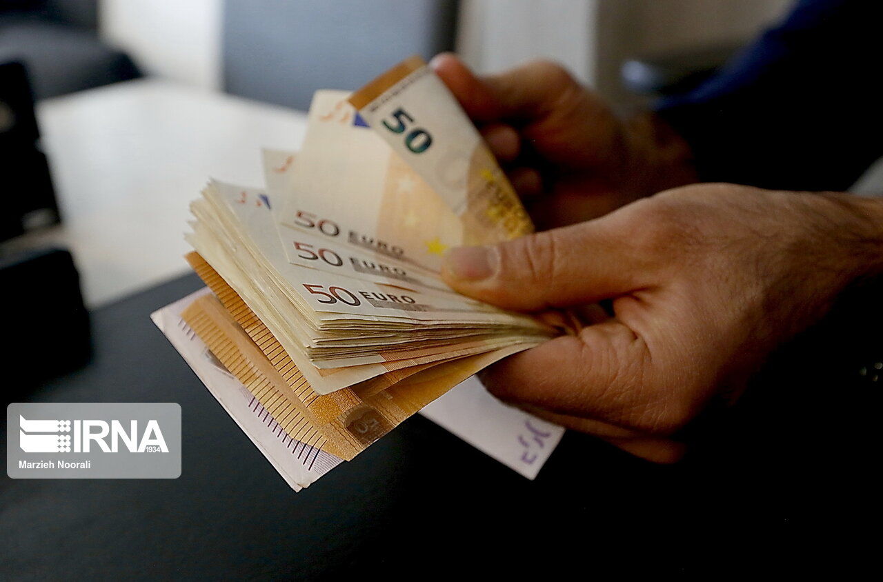 افزایش نرخ رسمی ۲۴ ارز در نخستین روز هفته 
