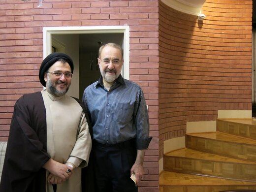 دلنوشته ابطحی از دیدار با خاتمی/ عکسی متفاوت از رئیس اصلاحات در خانه