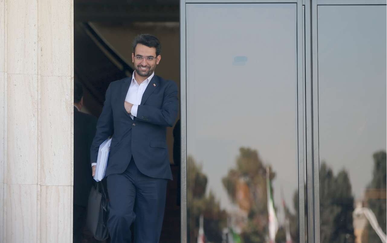 خبر جدید وزیر ارتباطات درباره واردات گوشی تلفن همراه
