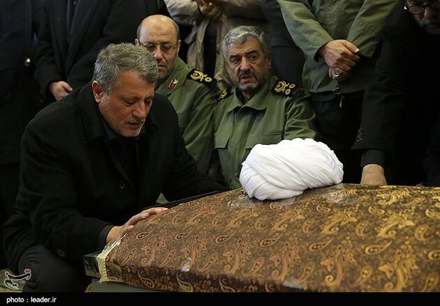 اقامه نماز بر پیکر آیت الله هاشمی رفسنجانی توسط مقام معظم رهبری