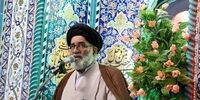 انتقاد یک امام جمعه از لباس های بانوان در ویترین مغازه‌ها 