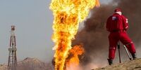 آتش‌سوزی چاه نفت رگ سفید همچنان ادامه دارد + عکس