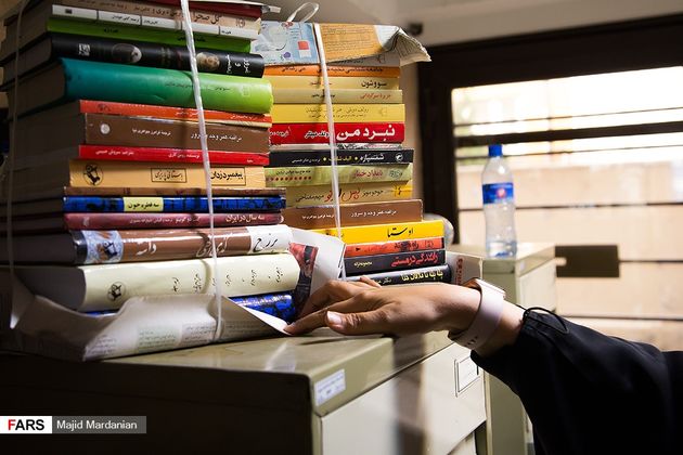 کشف کتاب‌های بدون مجوز در تهران