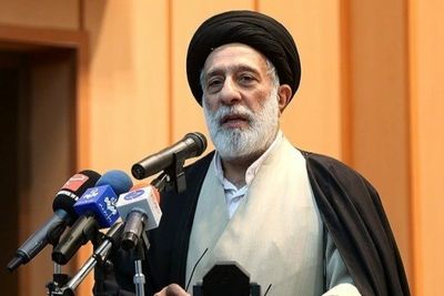 هادی خامنه‌ای چه درخواستی از مسعود پزشکیان کرد؟