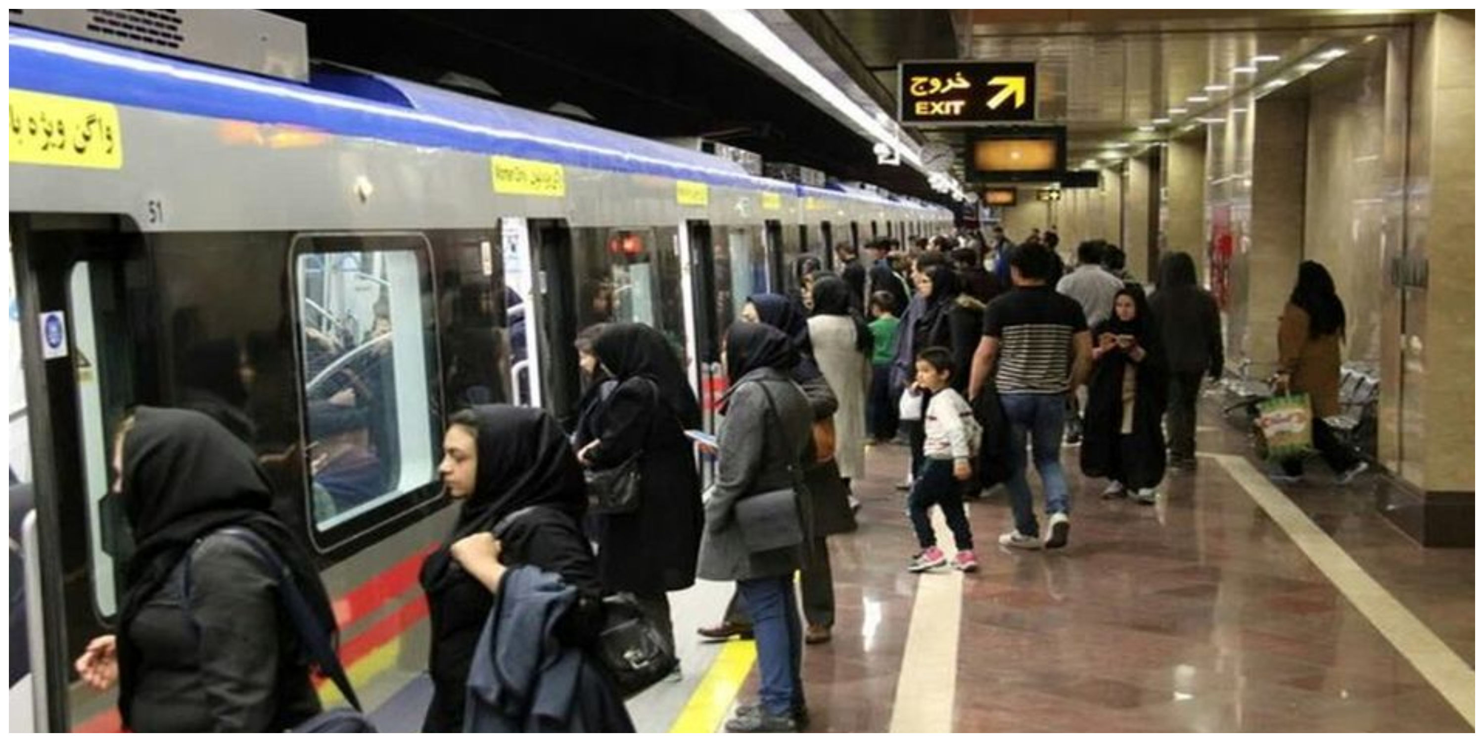 ویدئوی پربازدید از آوازخوانی نوجوانان در مترو تهران/ ذوقِ دیدنی یک خانم چادری