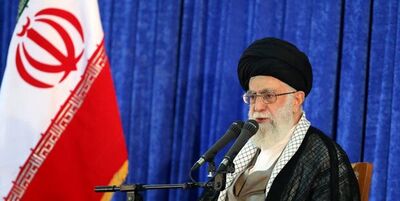 عکسی متفاوت از سیدحسن خمینی در کنار رهبر انقلاب در مراسم ارتحال امام