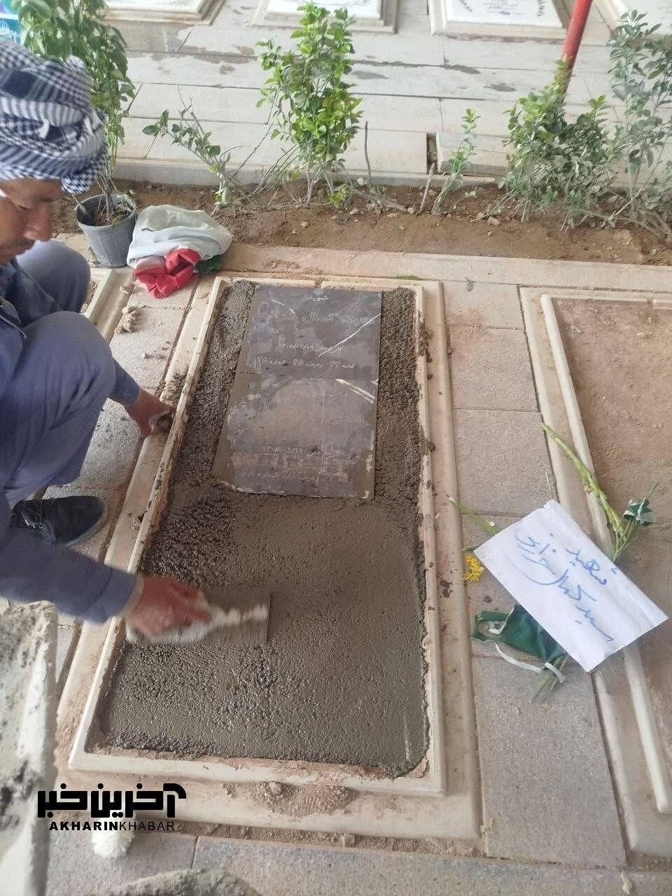 تصویری از مزار ساده دیپلمات شهید در کنار جان فدایان ایران | ببینید