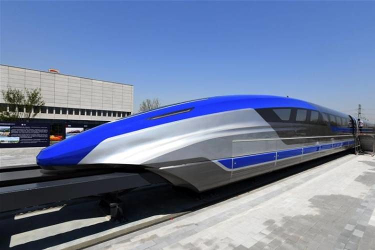 راه اندازی قطاری در چین که ریل ندارد! +تصاویر