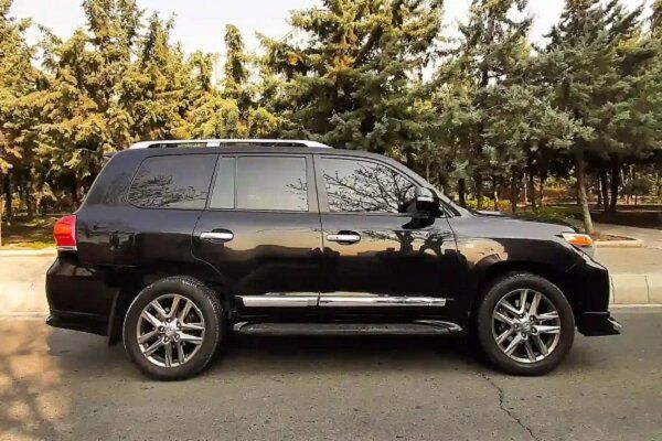 یک خودروی ۲۰۰ میلیاردی در بندرلافت توقیف شد