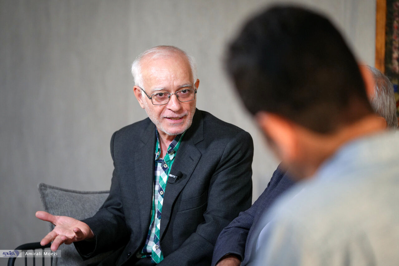 4 خواسته آمریکا در مذاکره با ایران به روایت بهشتی پور؛ اگر جنگ مشکلات را حل می‌کرد، مشکلات عراق حل می‌شد/ هزار ساعت مذاکرات بی‌نتیجه بهتر از یک ساعت جنگ است / تهران به دنبال خرید زمان نیست 