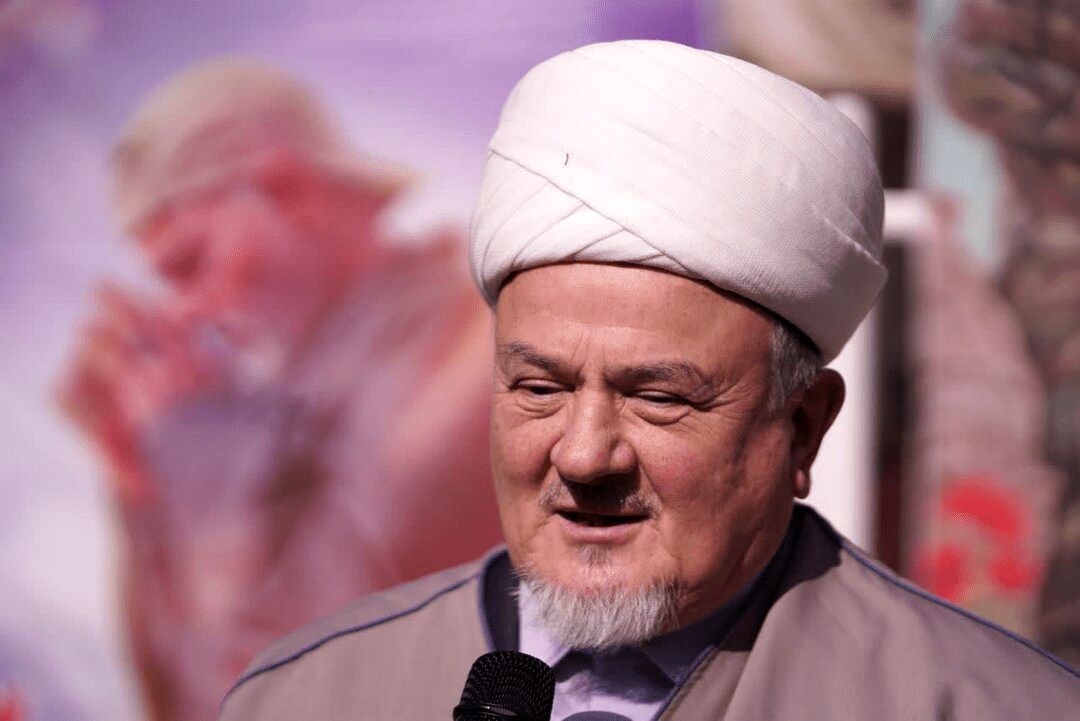 زائران روسی بر سر مزار حاج‌ قاسم سلیمانی + عکس