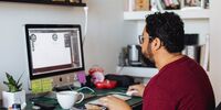 آب کردن شکم با میز و صندلی محل کار
