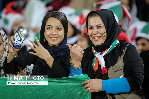 منتخب تصاویر نخستین حضور قانونی زنان ایرانی در ورزشگاه آزادی