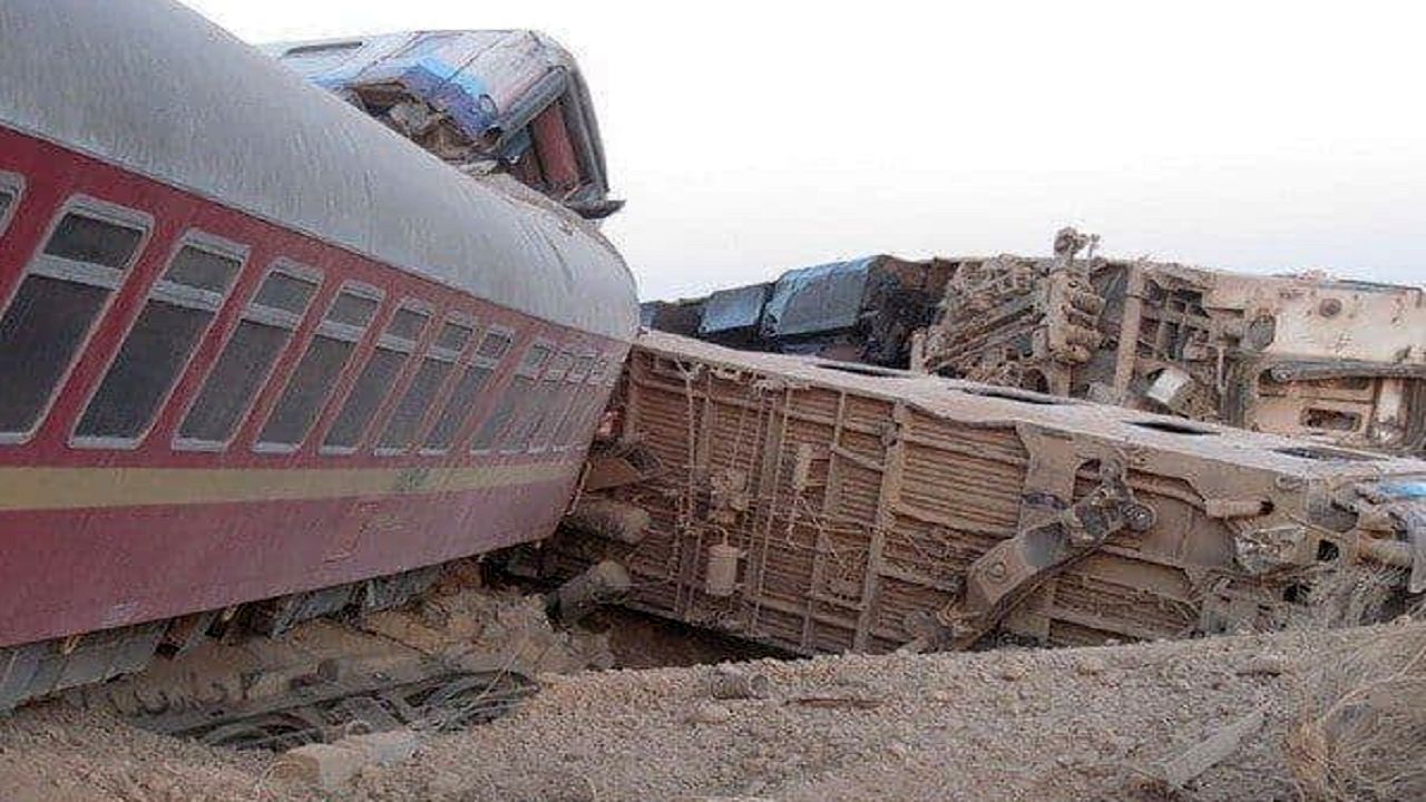 مسافران مشهد - یزد با قطار فوق العاده به طبس اعزام شدند​

