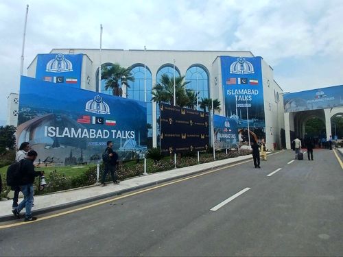 سی‌بی‌اس نیوز: از زمان شکست مذاکرات اسلام‌آباد، تعامل بین هیئت آمریکایی و رهبران ایران ادامه داشته / میانجیگران به شدت برای دور جدید مذاکرات در تلاشند