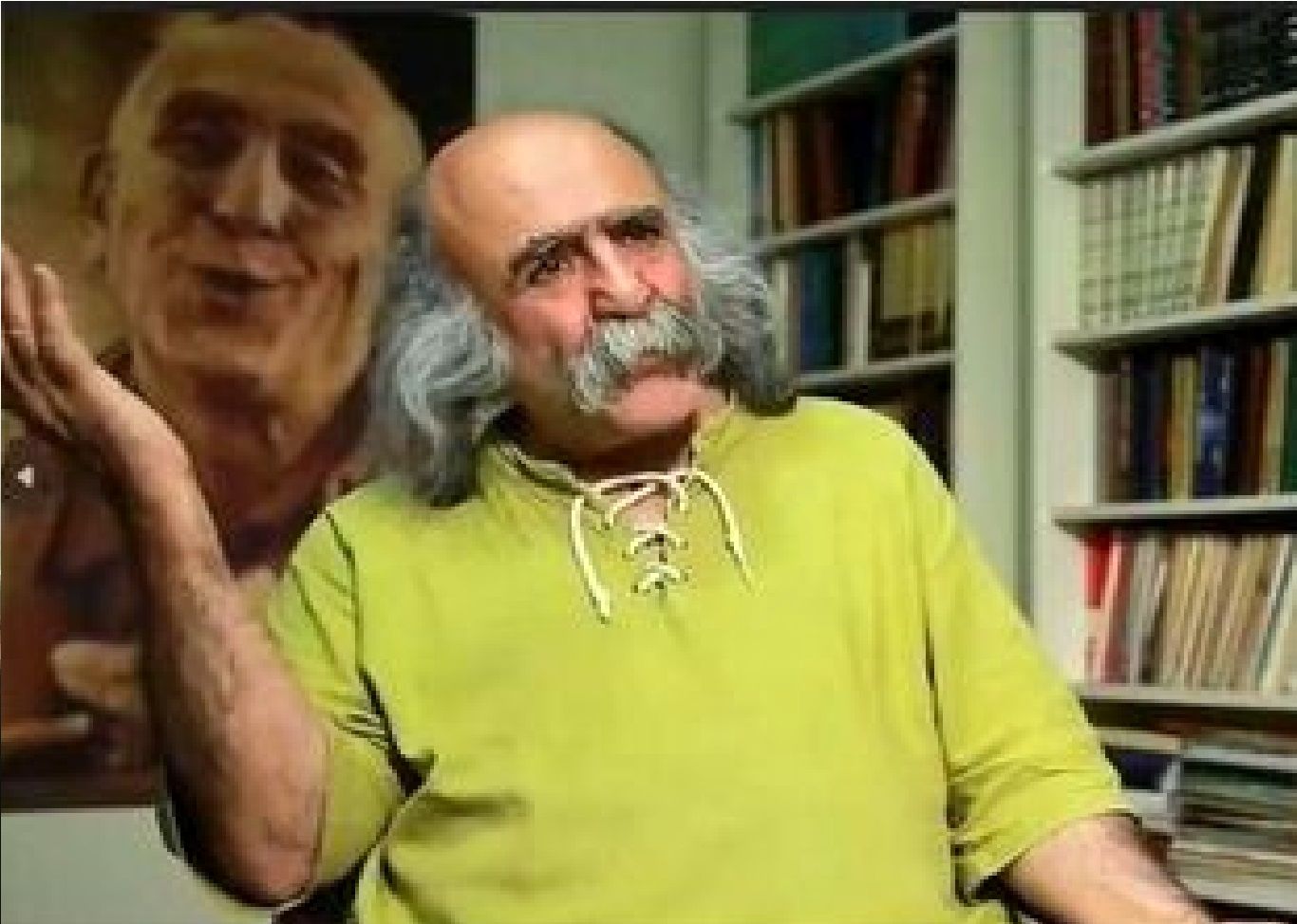 تصویری از حضور کیوان صمیمی در مراسم تشییع احمد توکلی