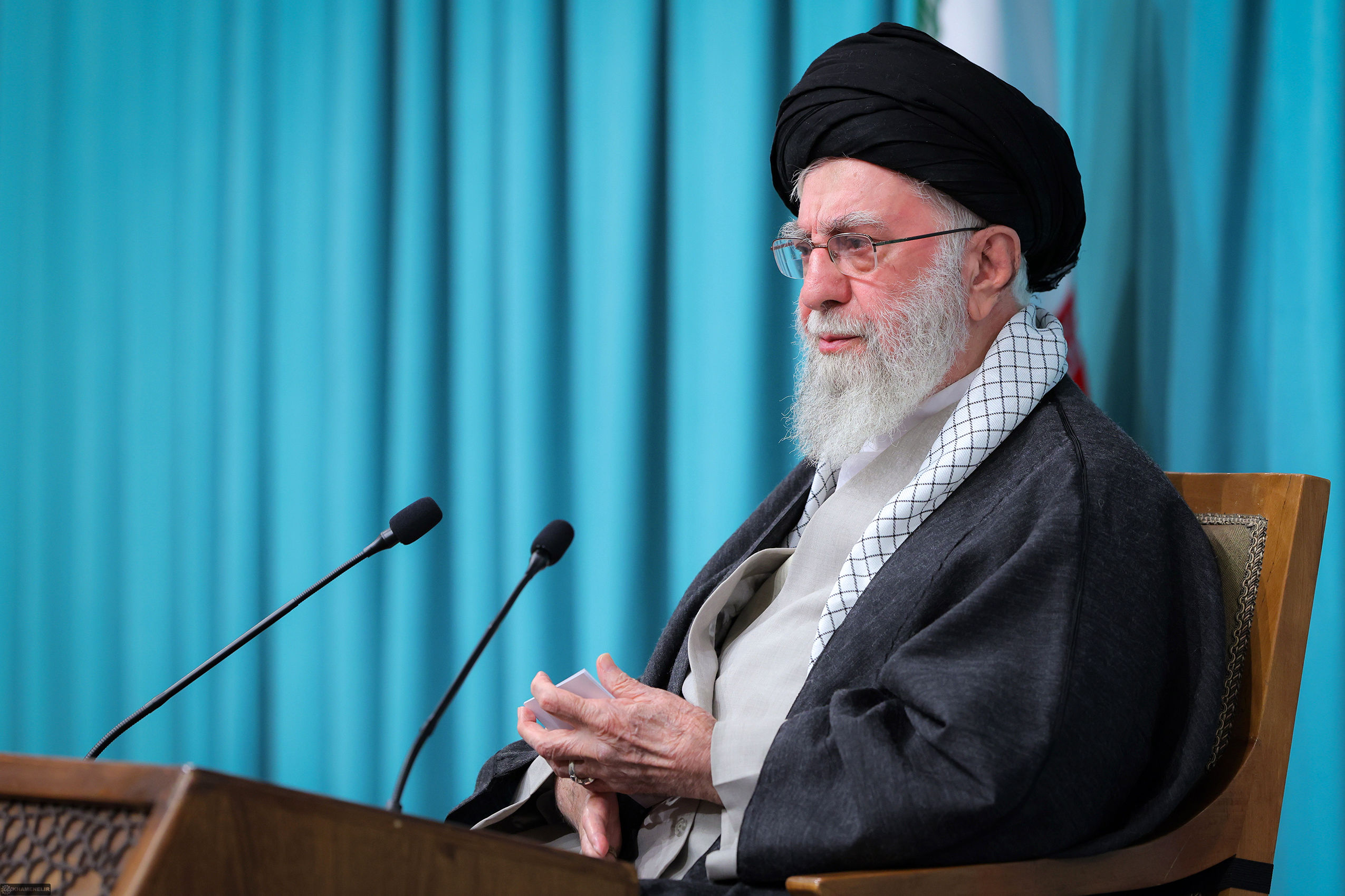 رهبر انقلاب: در وضع کنونی مذاکره با دولت آمریکا هیچ سودی برای ما ندارد