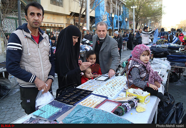 دستفروشی در خیابان ناصرخسرو