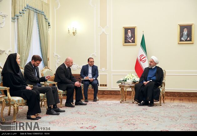تقدیم استوارنامه سفرای جدید به روحانی