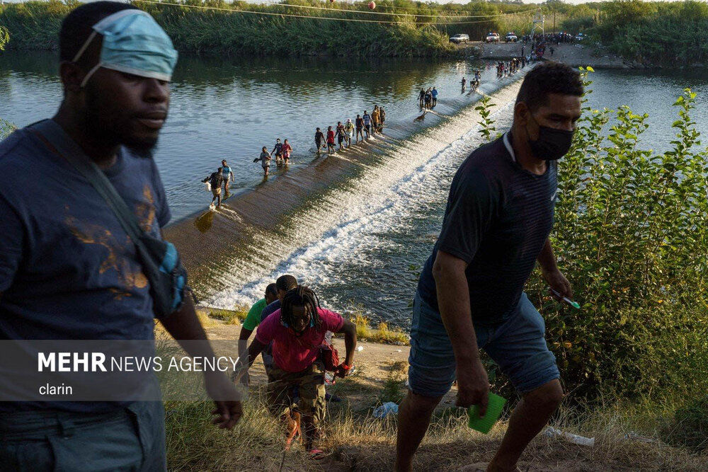 تصاویر| بلاتکلیفی پناهجویان در مرز آمریکا

