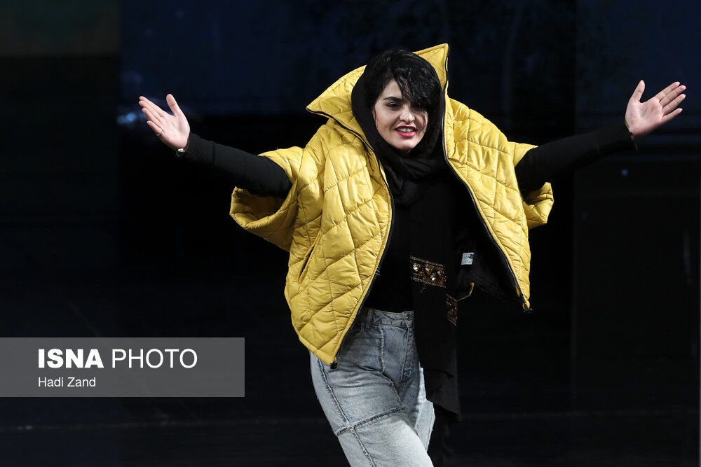 استایل جنجالی یک زن در مراسم اختتامیه جشنواره بین‌المللی تئاتر فجر